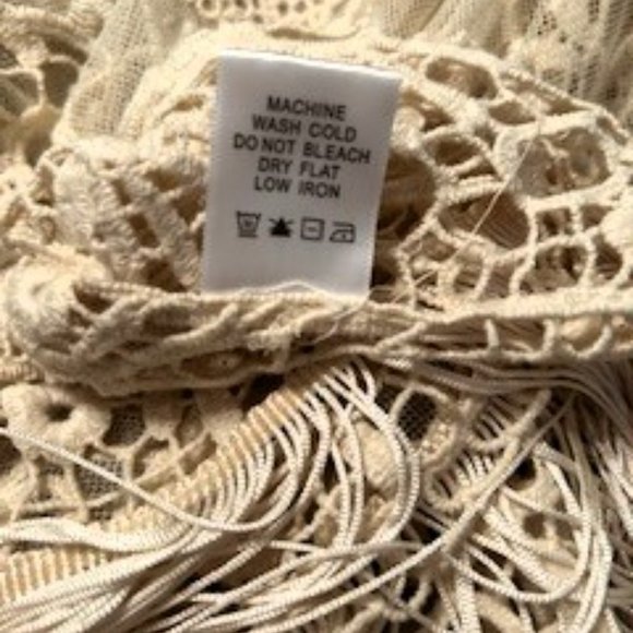Iris Los Angeles Crochet Knit Tassel Blouse M. Floral mesh with fringe. - Picture 5 of 7